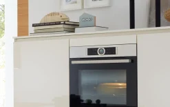 Einbauküche Rosian/Felde, Eiche San Remo Nachbildung/magnolia Hochglanz, inkl. Miele Elektrogeräte