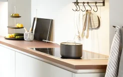 Einbauküche Rosian/Lenzen, Nussbaum Nachbildung, inkl. Privileg Elektrogeräte