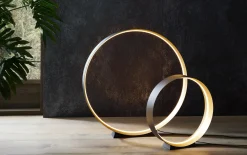 LED-Bodenleuchte Loop, schwarz/gold, inkl. stufenloser Dimmfunktion